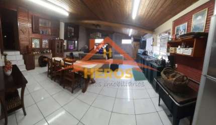 Chácara / sítio com 6 quartos à venda na Rua Oito Mil Oitocentos e Quarenta e Cinco, 80, Lageado, Porto Alegre por R$ 349.900
