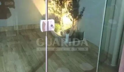 Casa com 2 quartos à venda na Rua Eva Pinto, 37, Hípica, Porto Alegre por R$ 400.000