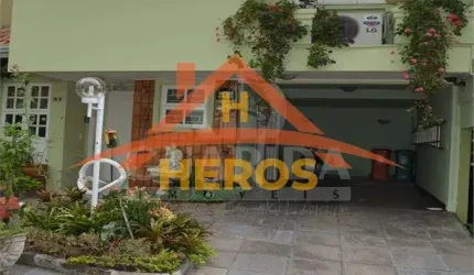 Casa em condomínio fechado com 4 quartos à venda na Rua Padre João Batista Reus, 983, Vila Conceição, Porto Alegre por R$ 1.600.000