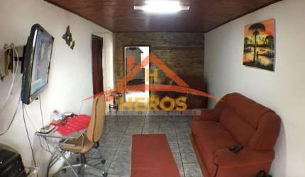 Casa com 2 quartos à venda na Rua Professor Rubens Guelli, 105, Vila Nova, Porto Alegre por R$ 400.000