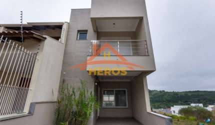 Casa com 2 quartos à venda na Rua Senador Mondin, 55, Hípica, Porto Alegre por R$ 450.000