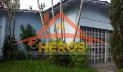 Casa com 3 quartos à venda na Rua Arnaldo Bernardi, 80, Ipanema, Porto Alegre por R$ 751.000
