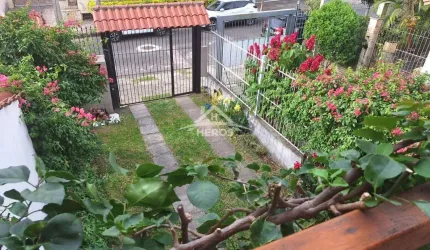 Casa com 2 quartos à venda na Rua Helio Felix Frey, 145, Espírito Santo, Porto Alegre por R$ 480.000