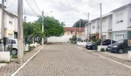 Casa em condomínio fechado com 3 quartos à venda na Avenida Edgar Pires de Castro, 2520, Hípica, Porto Alegre por R$ 349.000