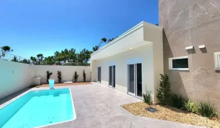 BELÍSSIMA  CASA A VENDA COM 3 DORMITÓRIOS E 1 SUÍTE!