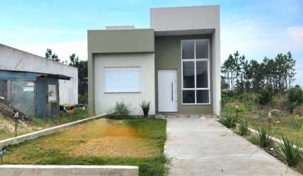BELÍSSIMA CASA COM  2 DORMITÓRIOS EM CAPÃO NOVO!