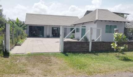 Casa à Venda em Capão Novo!