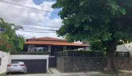 Casa Três Quartos para Venda em Itapuã.