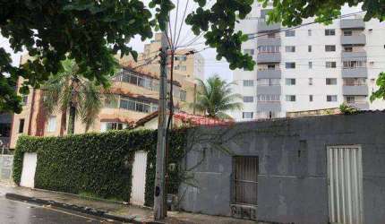 Casa com Três Quartos para Venda na Pituba.