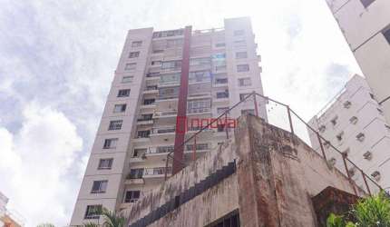 Apartamento Três Quartos para Venda no Candeal