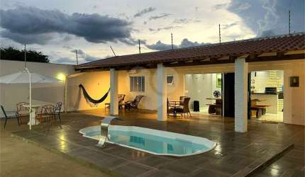 Casa térrea com 4 quartos à venda em Centro - MT