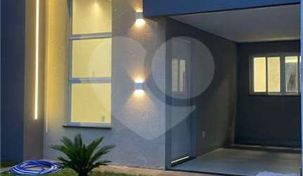 Casa térrea com 3 quartos à venda em Coophema - MT