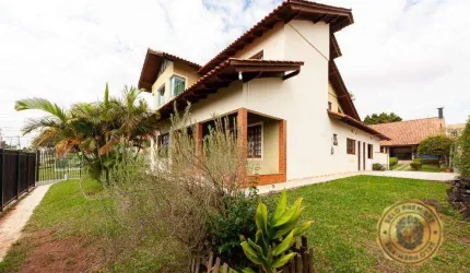 Casa ampla com 4 dormitórios no Atuba