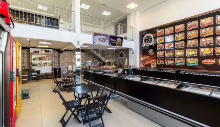 Prédio comercial com 483m² em São José dos Pinhais