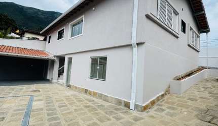 Casa linda com lazer completo