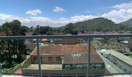 Apartamento com varanda ensolarado