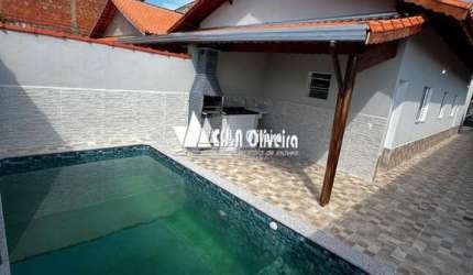 Casa nova com piscina na cidade de Mongaguá 
