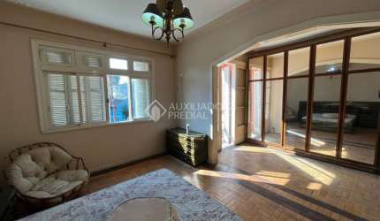 Casa em condomínio fechado com 4 quartos para alugar na Rua Três de Maio, 265, Floresta, Porto Alegre, 240 m2 por R$ 4.800