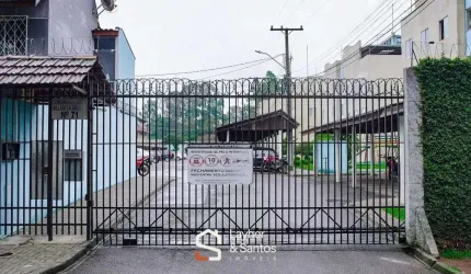 Sobrado à Venda em Condomínio