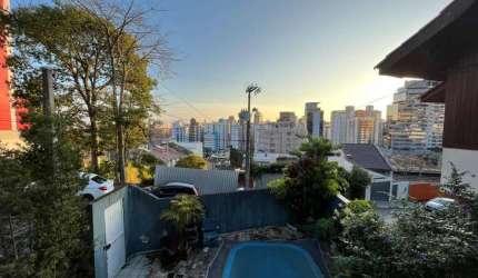 Casa com 5 quartos à venda na Rua Ângelo La Porta, 279, Centro, Florianópolis, 362 m2 por R$ 1.100.000