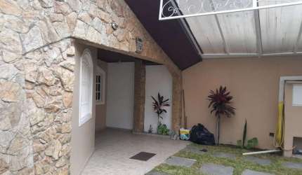 Casa com 3 quartos à venda na Coronel Benedito Elpídio Hidalgo, 15, Jardim Independência, Taubaté, 180 m2 por R$ 820.000