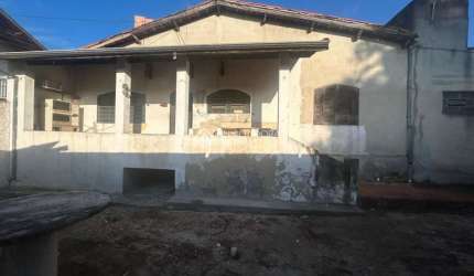 Casa com 1 quarto à venda na Avenida José Olegário de Barros, 651, Areao, Taubaté, 166 m2 por R$ 170.000