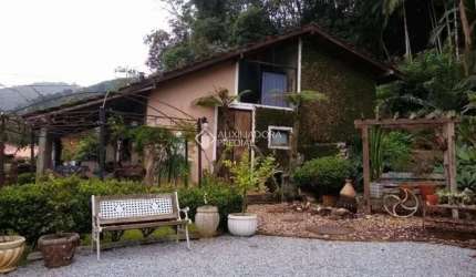 Casa com 2 quartos à venda na Coronel Antonio Lehmkhul, 1956, Centro, Águas Mornas, 165 m2 por R$ 650.000