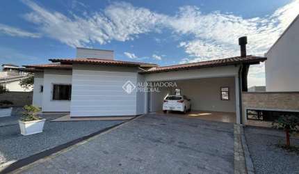 Casa com 2 quartos à venda na Lauro Rosar, 100, Aririu, Palhoça, 240 m2 por R$ 1.050.000