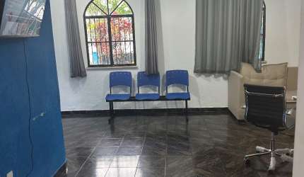 Alugo um imóvel comercial nó vieiralves Rua Itanana número 11 próximo ao restaurante STEAK House