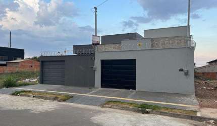 Casa para Venda em Aparecida de Goiânia, Jardim Veneza, 3 dormitórios, 1 suíte, 2 banheiros, 2 vagas
