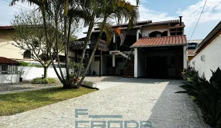 Casa Ampla e Linda em Porto Belo