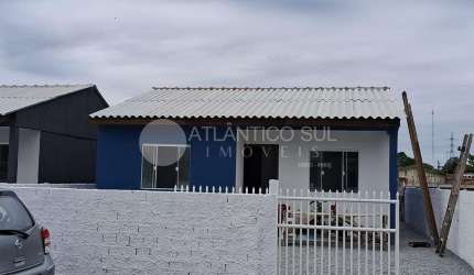 Casa na Praia com 2 Quartos, 1 banheiro, Sala, cozinha, área de serviço