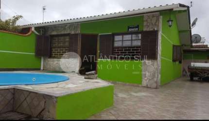 Excelente casa no litoral- Balneario Beltrami  com piscina, à 400 metros do Mar.