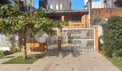 EXCELENTE SOBRADO LOCALIZADO NO BALNEARIO  CAIOBA A 200 METROS DO MAR