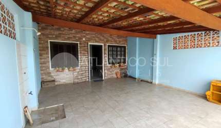 Casa à venda com piscina, 400 metros do mar em Monções, PONTAL DO PARANA - PR