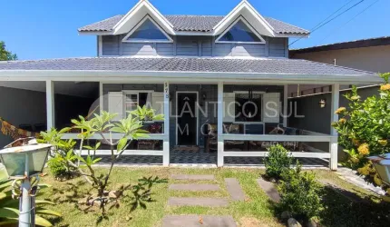 casa com piscina à venda, 300 metros do mar Santa Terezinha-PR