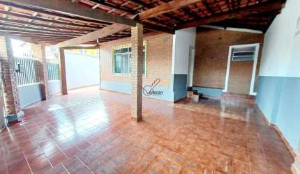 CASA PARA LOCAÇÃO OU VENDA -  FINS  RESIDENCIAIS OU COMERCIAIS NO CONJUNTO TRINT