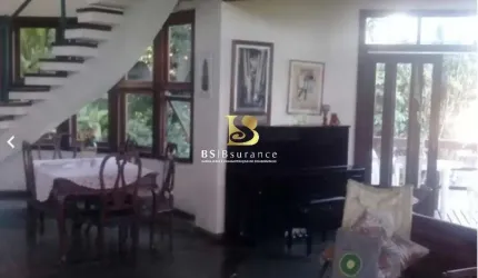 Casa em condomínio fechado com 5 quartos à venda na Washington Luíz, 609, Sapê, Niterói por R$ 575.000