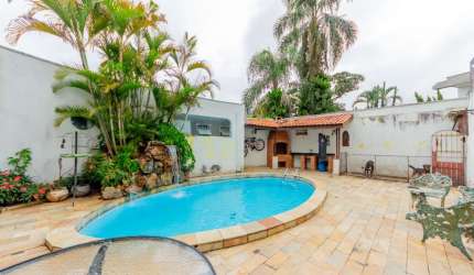 Casa tipo para venda com 4 quartos, sendo 2 suítes, 298m²