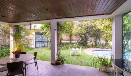 Casa tipo para venda com 4 quartos, sendo 2 suítes, 328m²