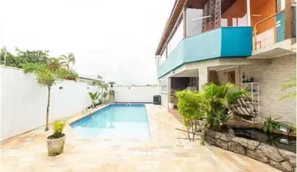 Casa tipo para venda com 3 quartos, sendo 3 suítes, 419m²