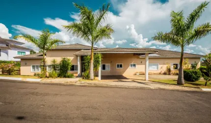 Casa em condomínio para venda com 6 quartos, sendo 6 suítes, 850m²
