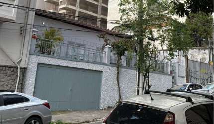 Casa tipo para venda com 5 quartos, 227m²