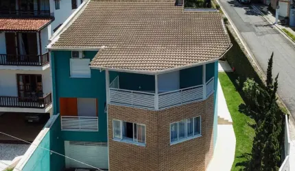Excelente casa em condomínio para venda com 5 quartos, sendo 4 suítes, 370m²