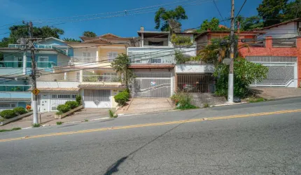 Espetacular sobrado para venda com 4 quartos, sendo 2 suítes, 236m²