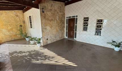 Casa Bairro Martins Excelente Estrutura Aceita Permuta