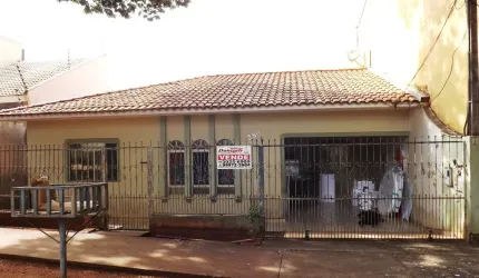 VENDE-SE 2 CASAS NO TERRENO COMERCIAL. JD. ALVORADA