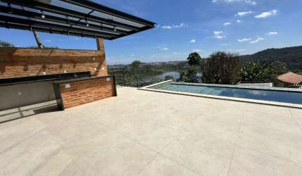 A Casa dos Seus Sonhos Existe... E Tem Vista para o Lago!