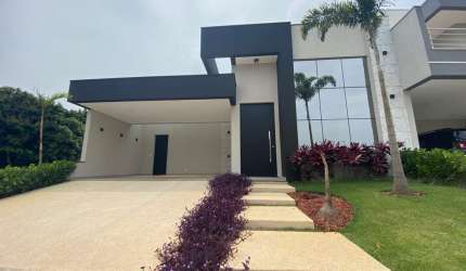 CASA À VENDA NO CONDOMÍNIO DUAS MARIAS