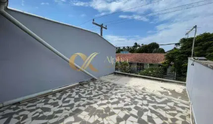 Casa Triplex com 3 quartos em Palmeiras, Cabo Frio -RJ.